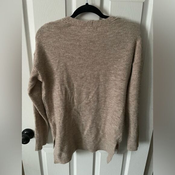 Lottie Women’s Tan V Neck Sweater Size S / M - Picture 3 of 7